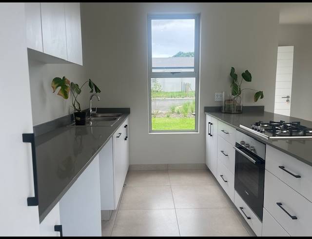 2 BEDROOM HOUSE FOR SALE IN SHEFFIELD BEACH